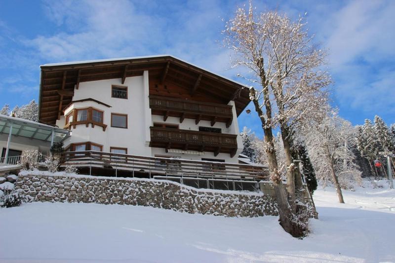 Haus Benedikta Apartamento Kaltenbach Exterior foto